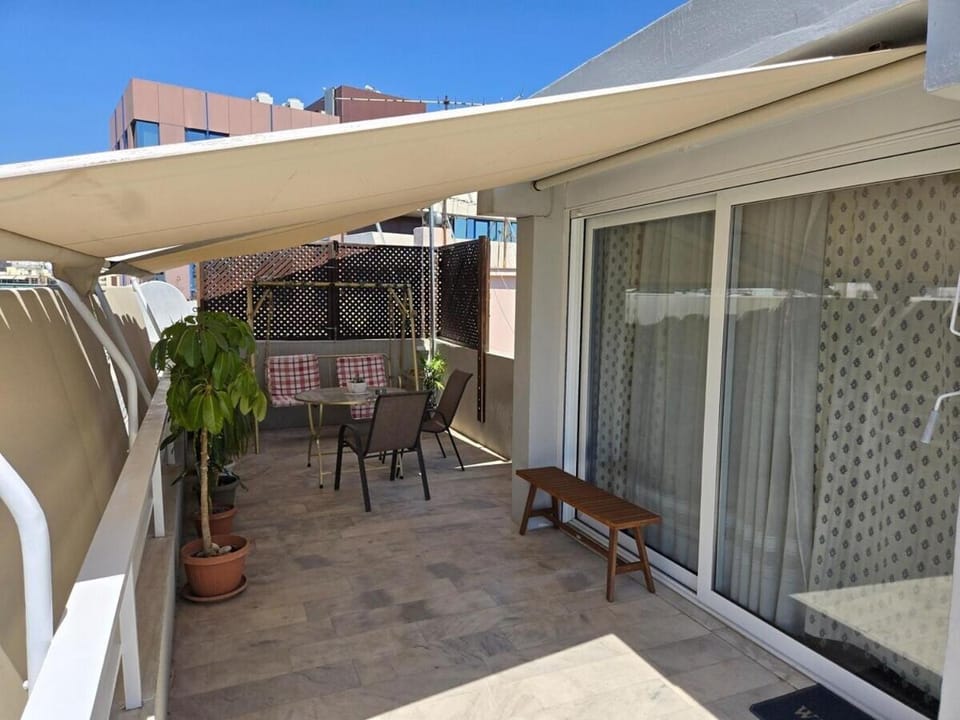 Top Floor Studio Near Metro&View&200mbps Apartment in Athens