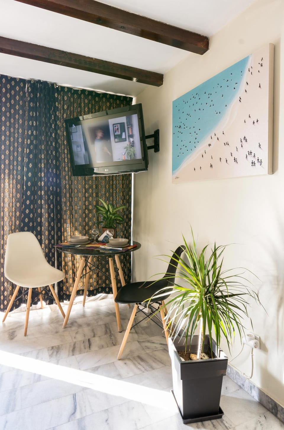 TV and multimedia, Seating area