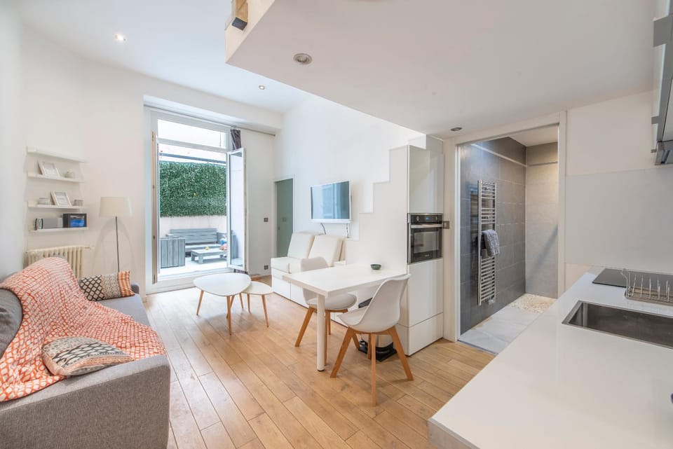Bathroom, Kitchen or kitchenette, Living room