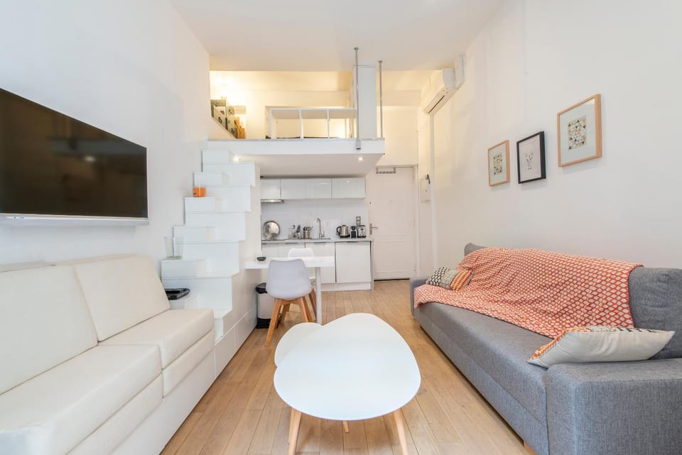 Bed, TV and multimedia, Kitchen or kitchenette, Living room