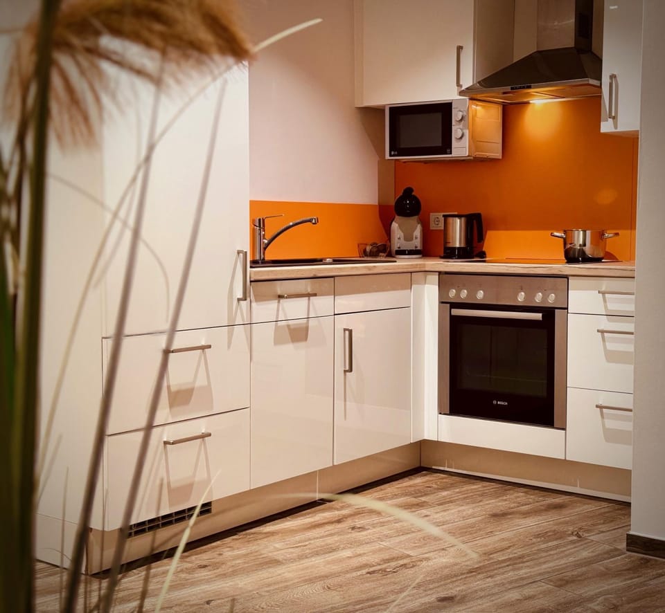 Coffee/tea facilities, Location, dishwasher, microwave, oven, stove, kitchen