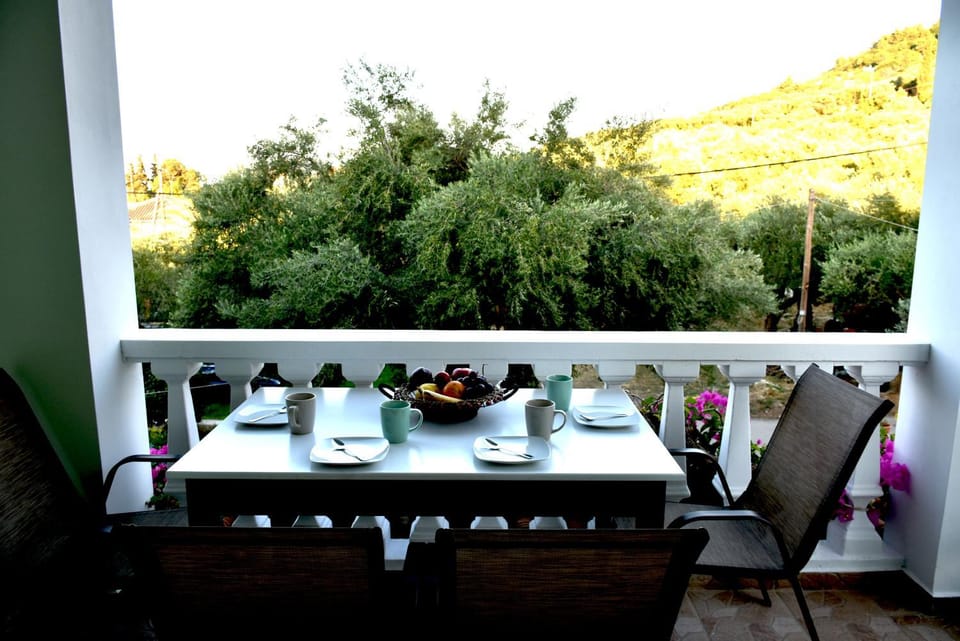 Patio, Natural landscape, View (from property/room), Balcony/Terrace, Garden view, Mountain view