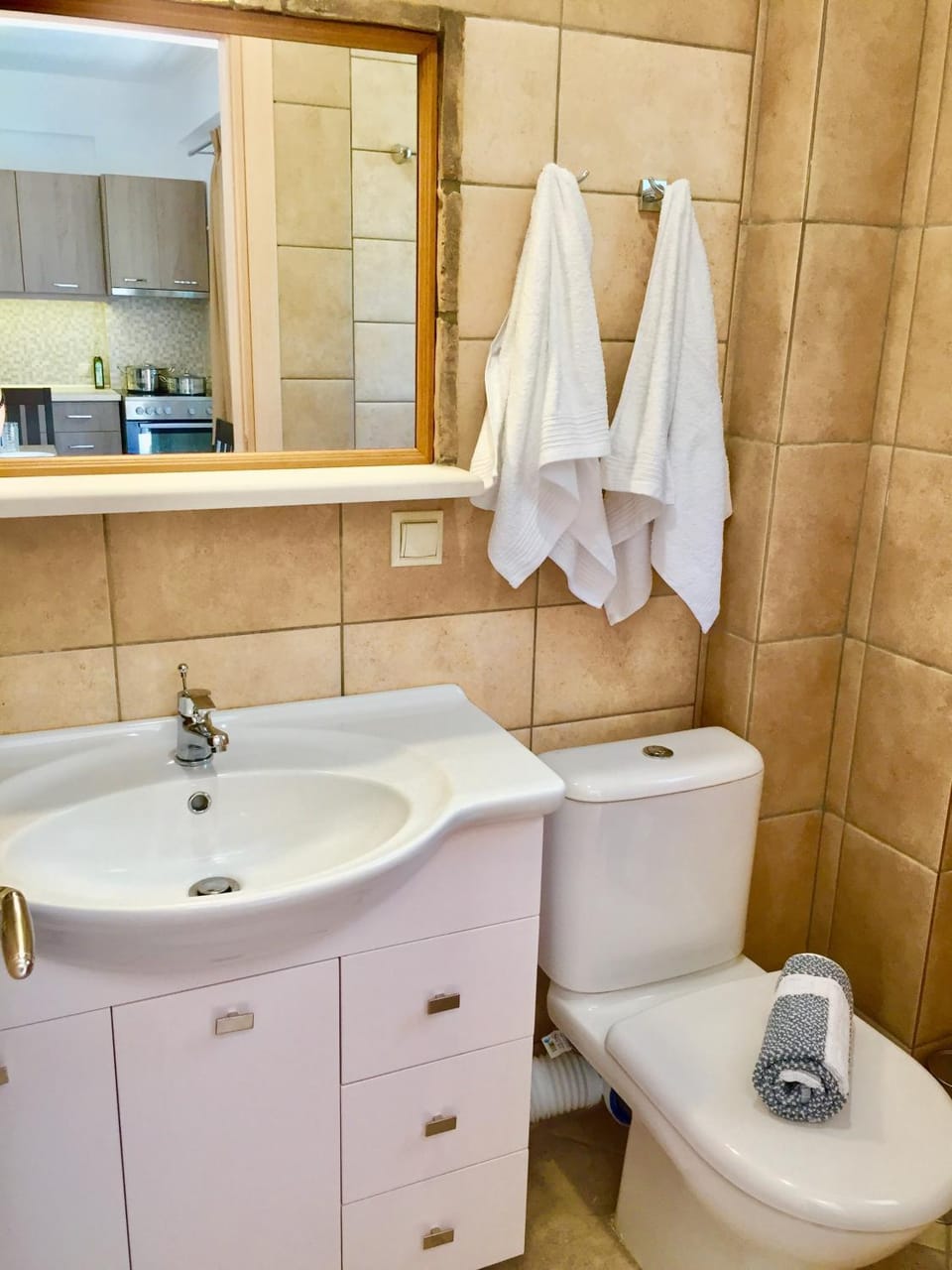 Toilet, Bathroom, towels
