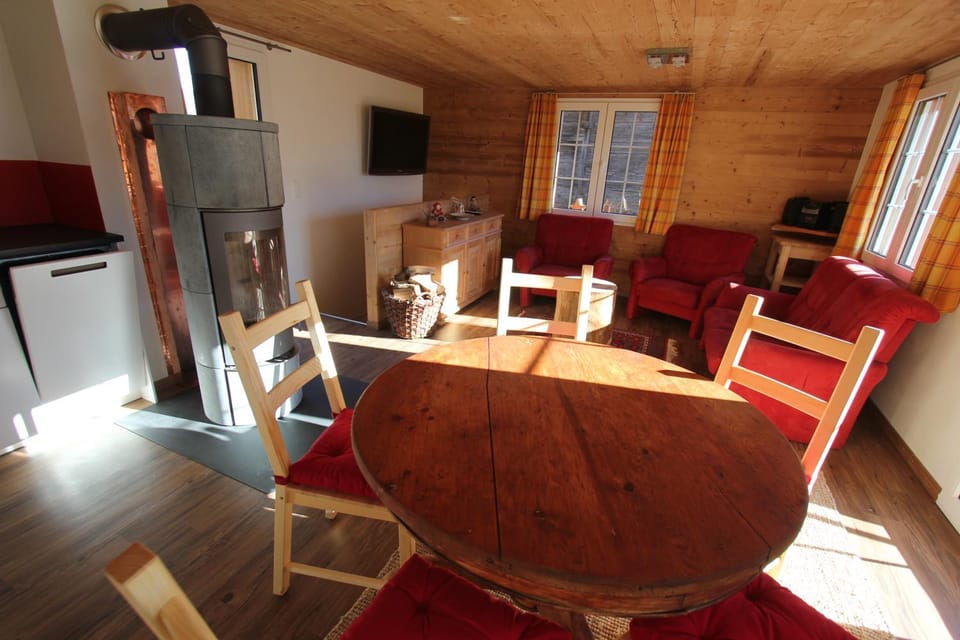 Winter, TV and multimedia, Living room, Dining area