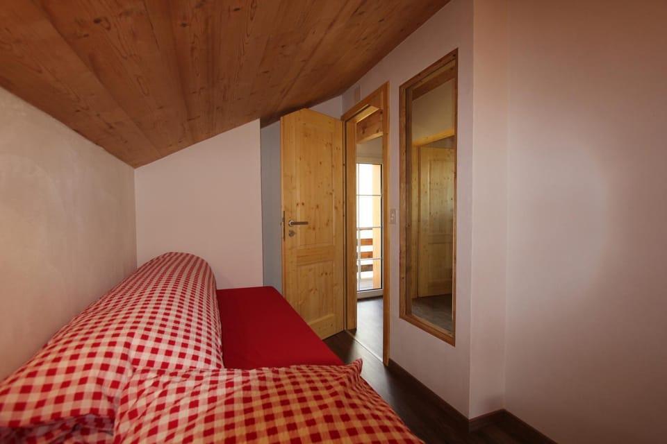 Bed, Winter, Photo of the whole room, Bedroom