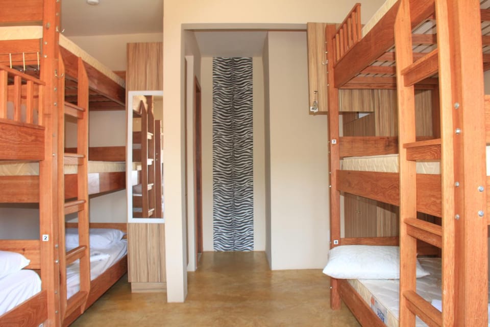 Bedroom, bunk bed
