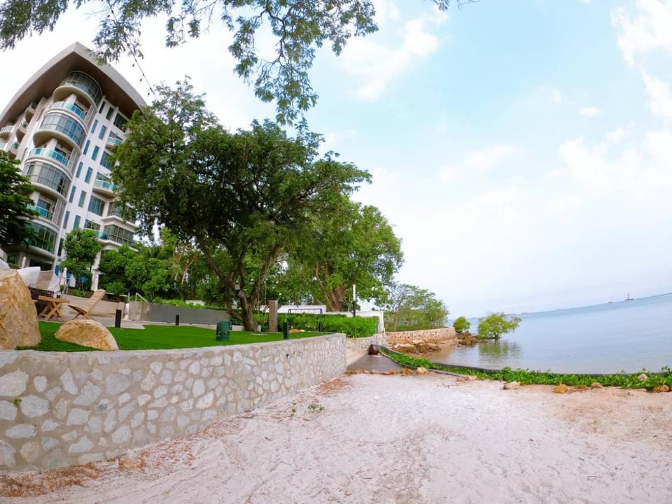 Facade/entrance, Sea view