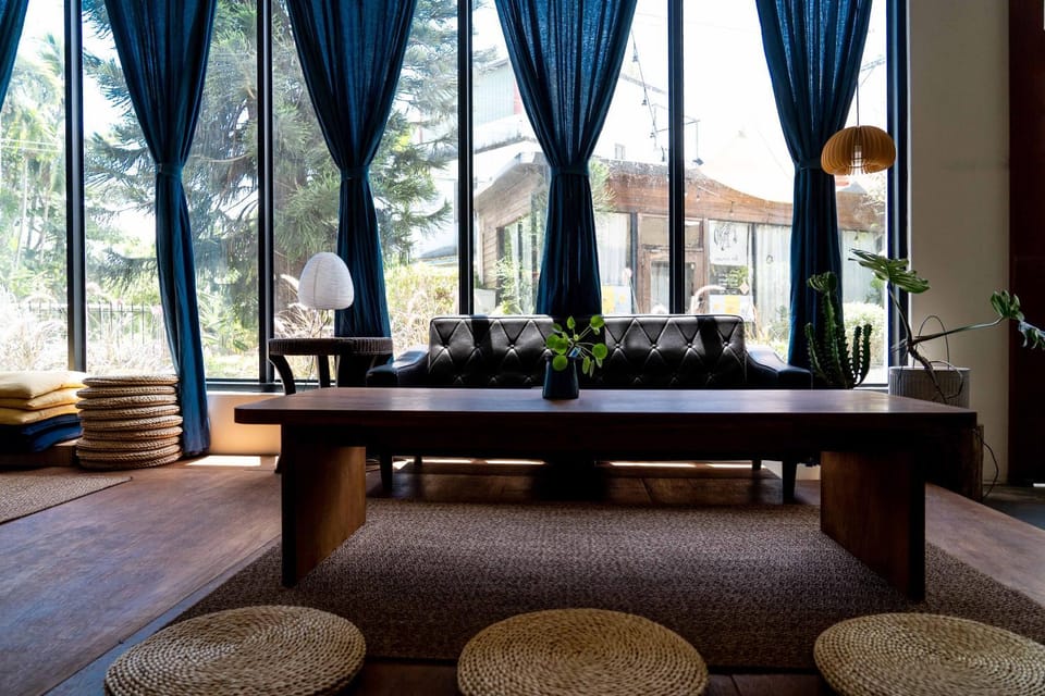 Living room, Seating area