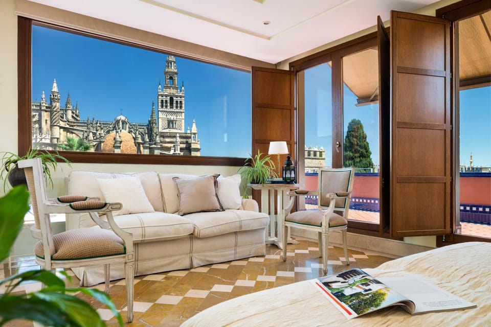 View (from property/room), Balcony/Terrace, City view