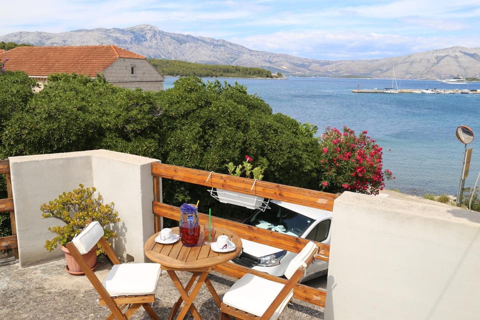 Bird's eye view, Balcony/Terrace, Food and drinks, Sea view, Street view