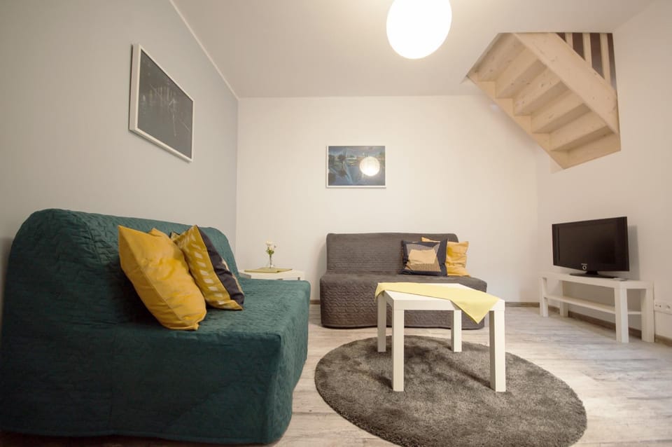 TV and multimedia, Living room, Seating area, Area and facilities