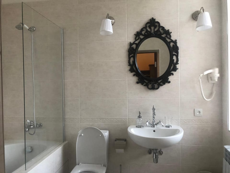 Shower, Toilet, Bathroom, Bath