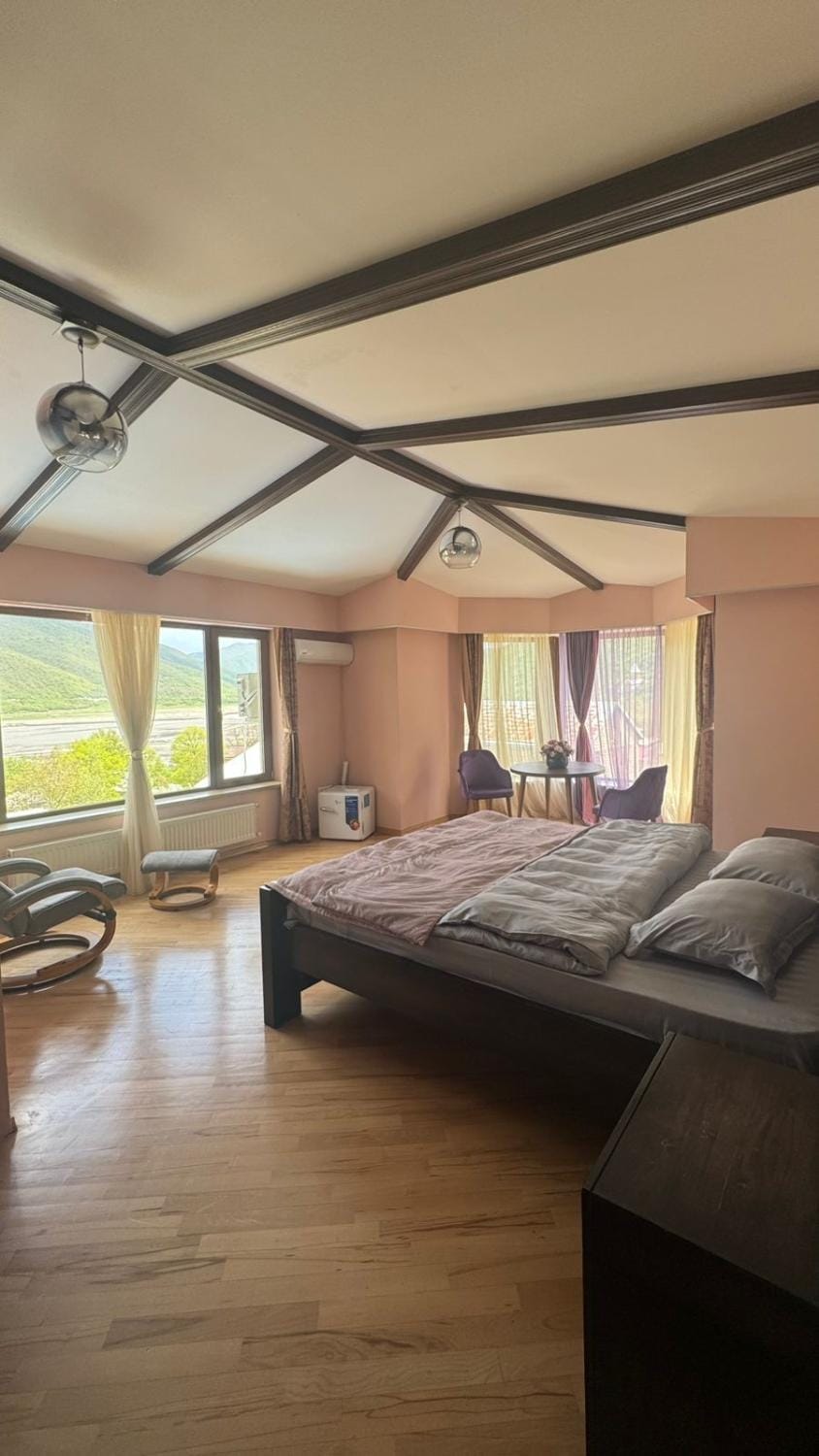Bed, Photo of the whole room