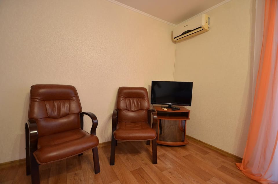 Photo of the whole room, Decorative detail, Seating area
