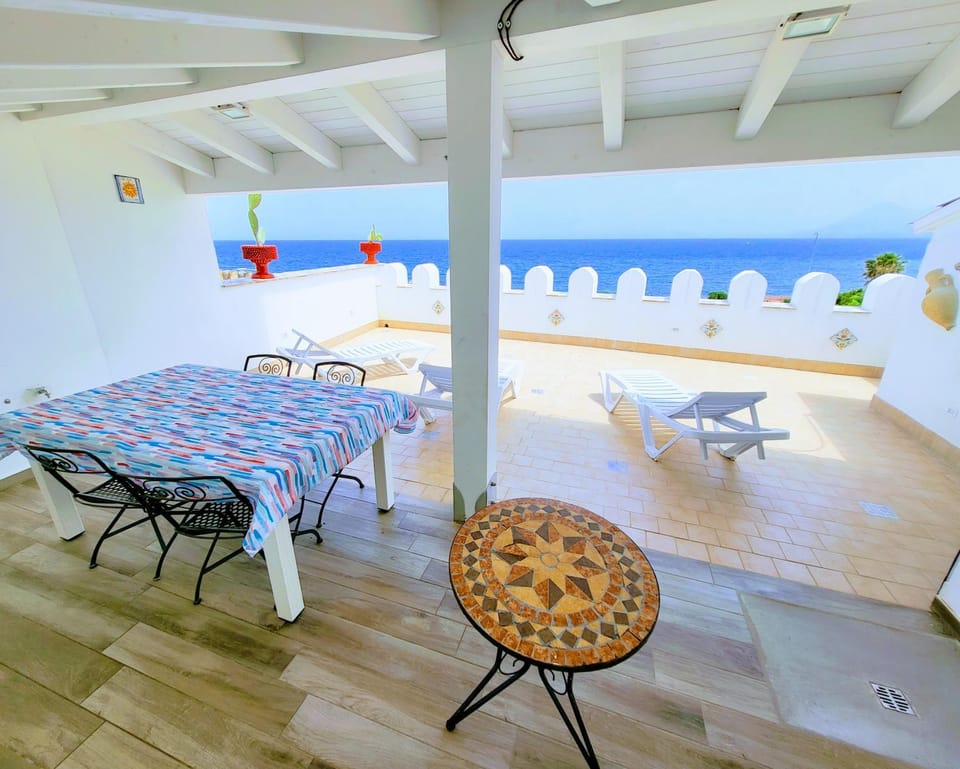 Patio, View (from property/room), Balcony/Terrace, City view, Mountain view, Sea view, Street view