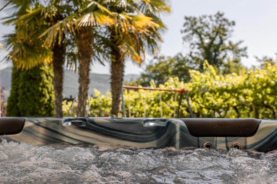 Hot Tub, Swimming pool