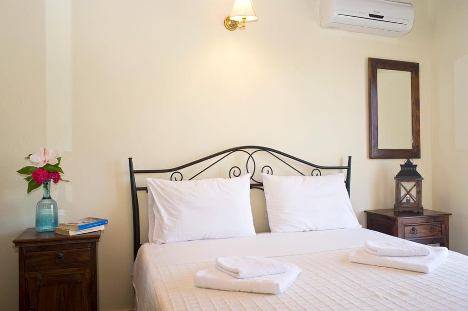 Balcony/Terrace, Bedroom, Mountain view, Sea view
