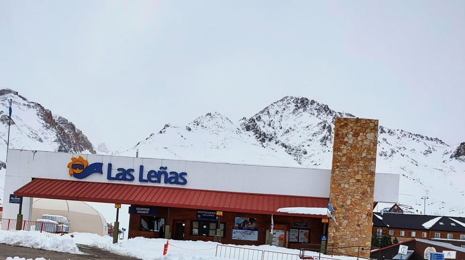 Property building, Nearby landmark, Restaurant/places to eat, Day, Property logo or sign, Natural landscape, Winter, Casino, Ski School, Ski School, Skiing, Skiing, Logo/Certificate/Sign, Mountain view, Street view, Seasons, Certificate/Award, Family