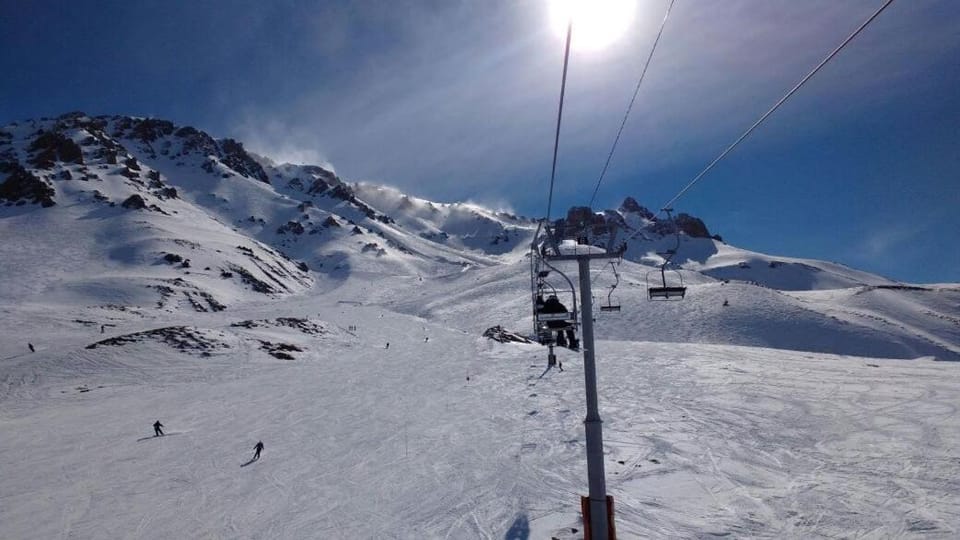 Property building, Off site, Day, People, Natural landscape, Winter, Ski School, Ski School, Skiing, Skiing, Mountain view, group of guests