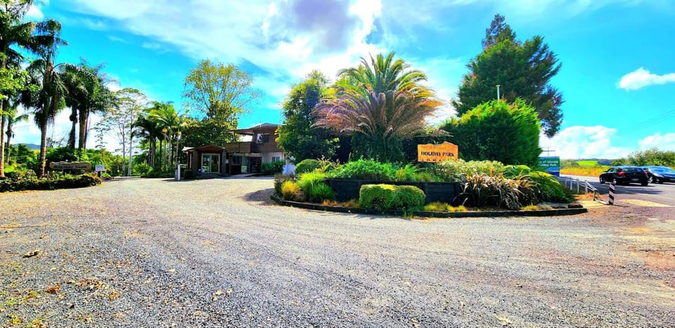 Day, Natural landscape, Garden, Garden view, Street view, Parking