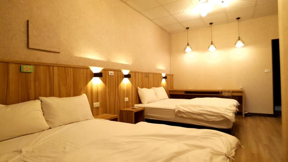 Photo of the whole room, Decorative detail, bunk bed