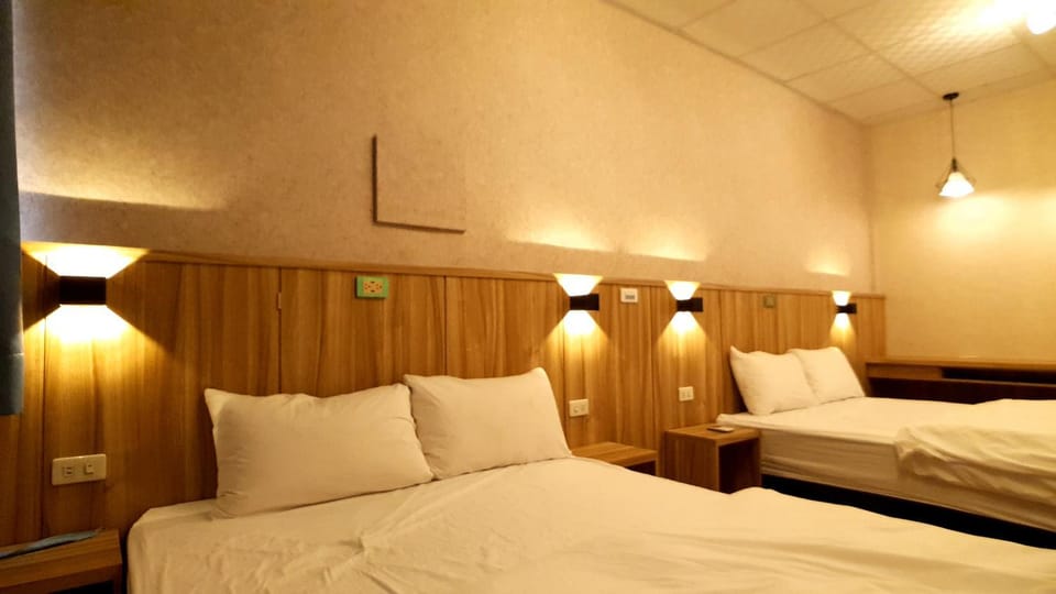 Photo of the whole room, Decorative detail, bunk bed