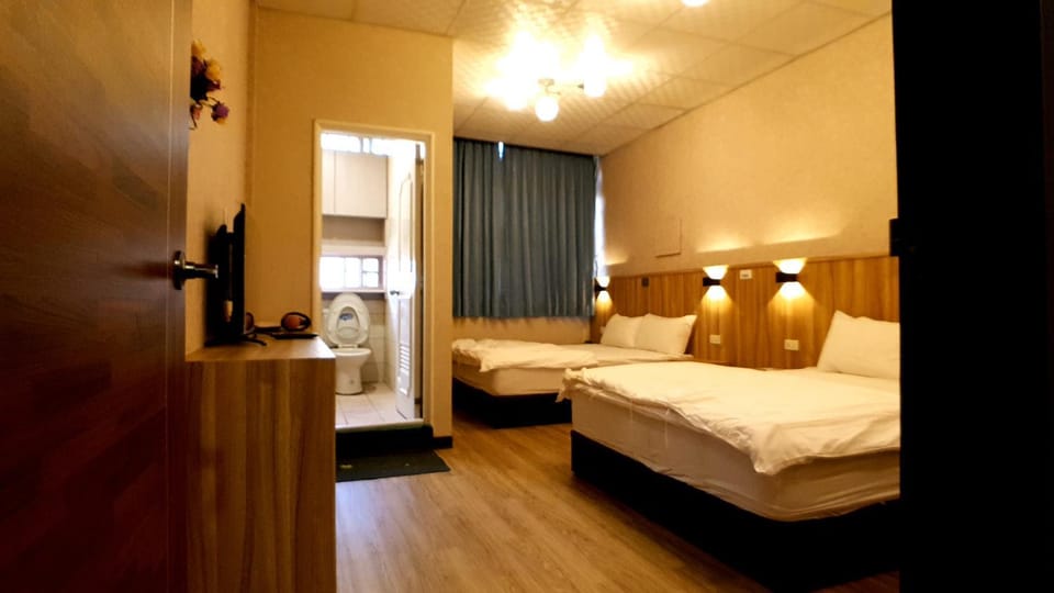 Photo of the whole room, Decorative detail, bunk bed