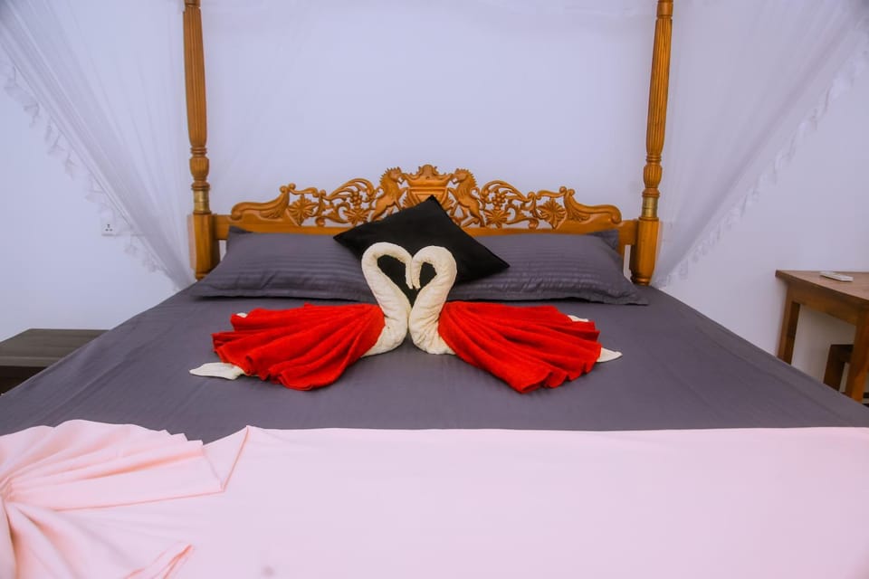Bed, Bedroom, towels