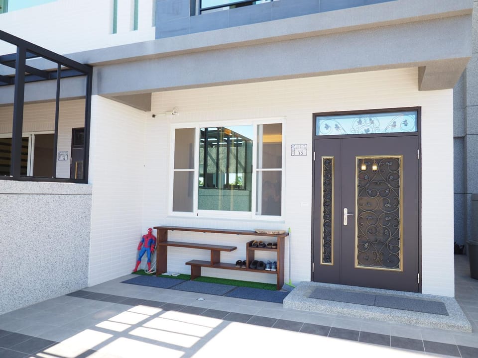 Facade/entrance