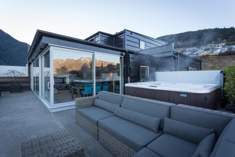 Property building, Hot Tub