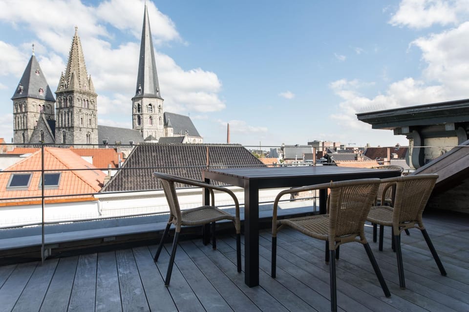 View (from property/room), Balcony/Terrace, City view