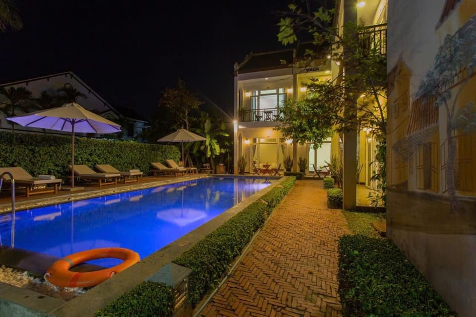 Property building, Patio, Night, Garden, Garden view, Pool view, Swimming pool, sunbed