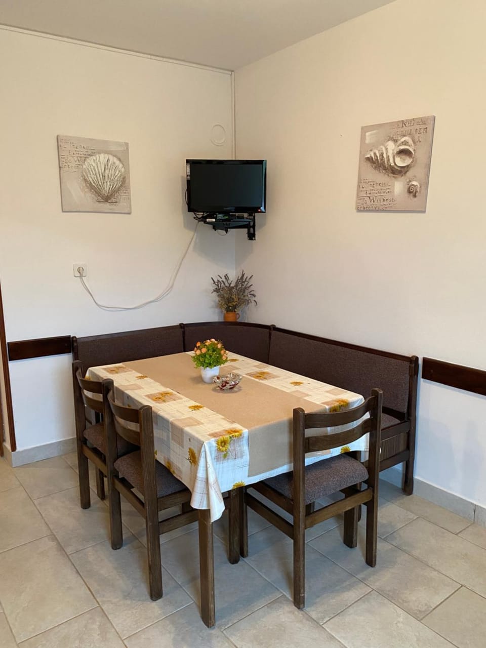 TV and multimedia, Dining area