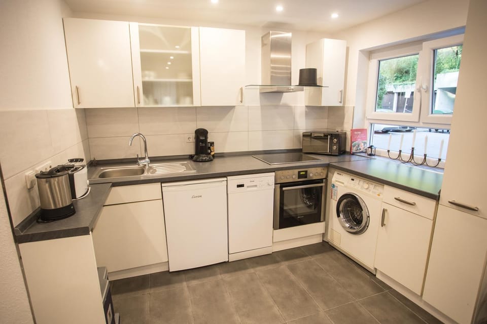 Coffee/tea facilities, Kitchen or kitchenette, Living room