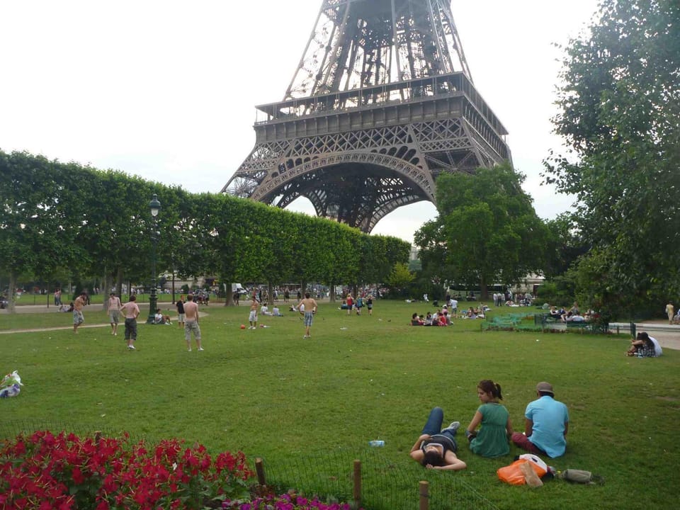 Nearby landmark, Day, People, Garden