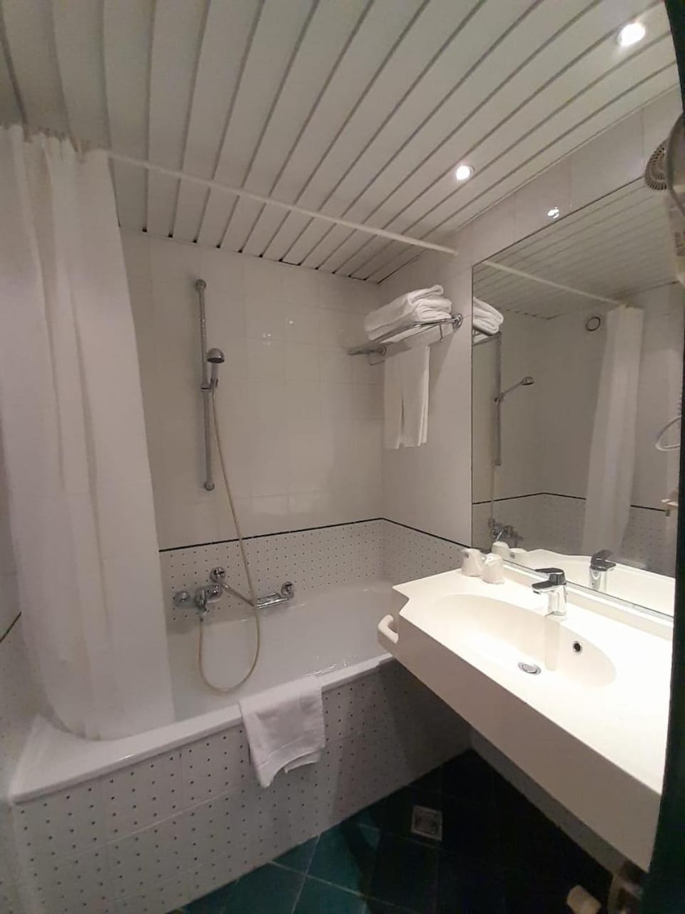 Shower, Bathroom, Bath, towels