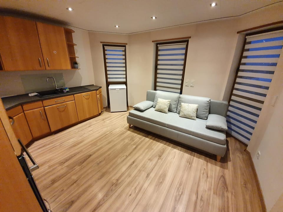 Bed, Seating area