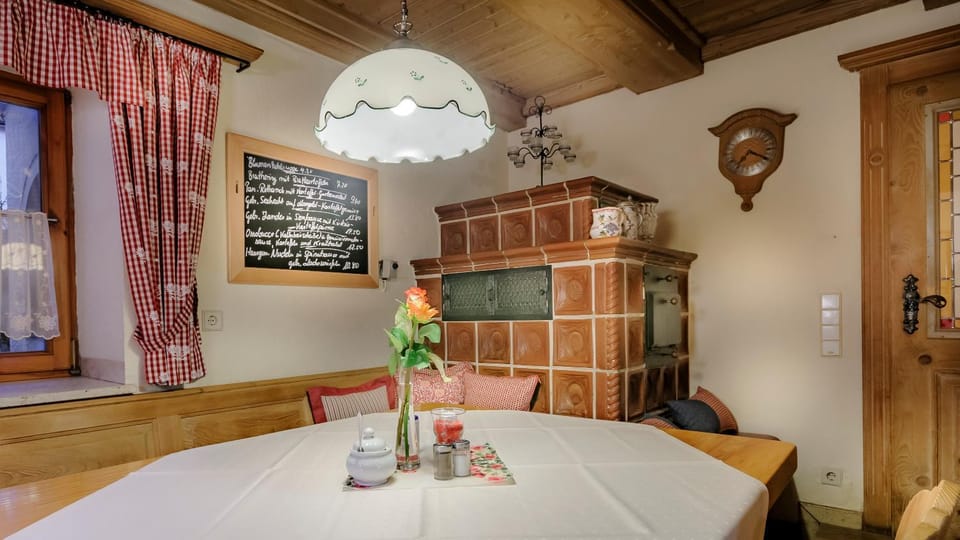 Restaurant-Café-Pension Himmel Bed and Breakfast in Landshut
