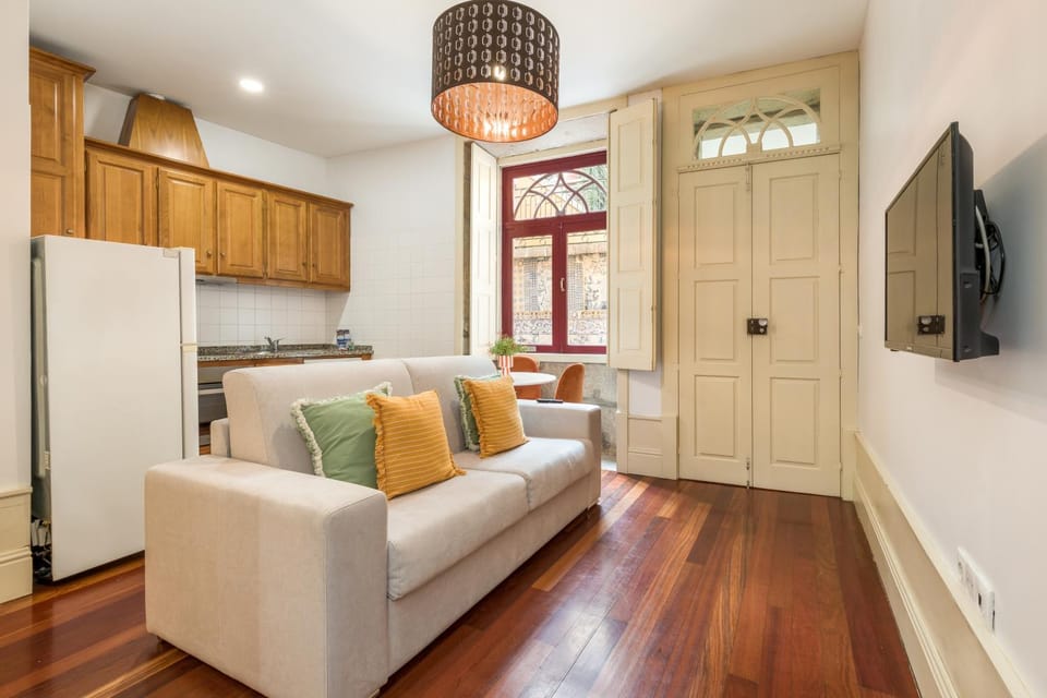 TV and multimedia, Kitchen or kitchenette, Living room, Seating area