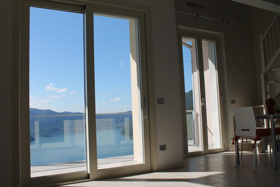 Dining area, Lake view