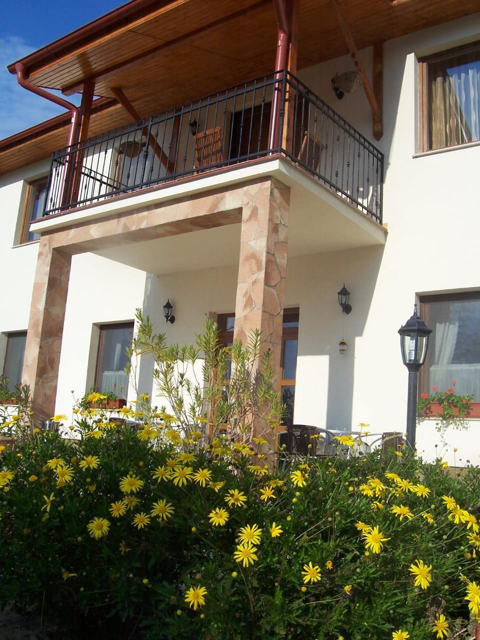 Facade/entrance