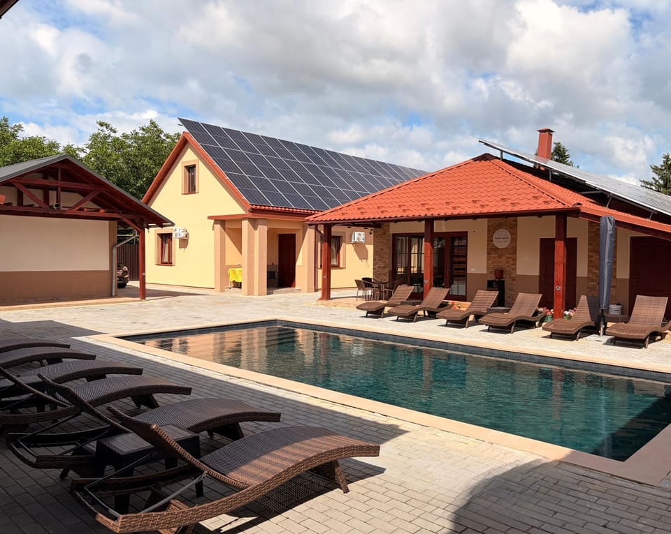 Pool view, Swimming pool, sunbed