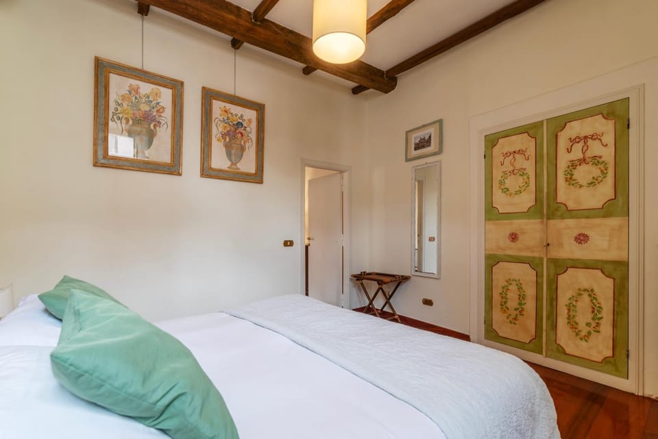Clock Terrace House Apartment in Rome