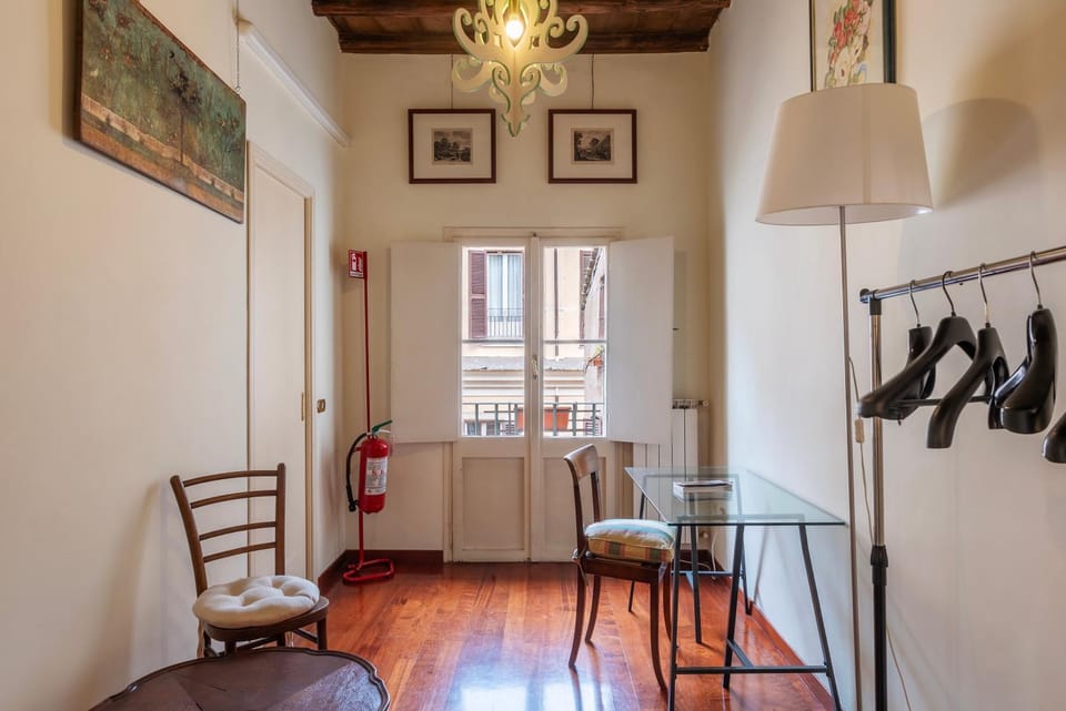 Clock Terrace House Apartment in Rome