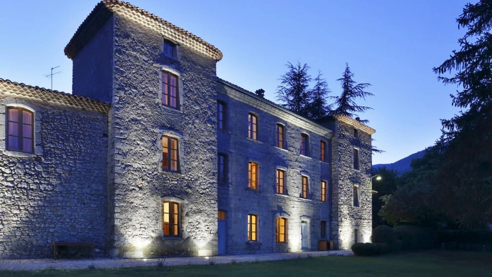 Property building, Facade/entrance, Off site