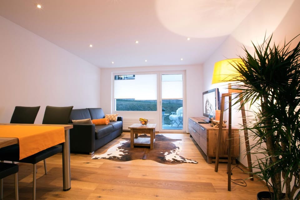 Living room, Photo of the whole room, children, locker, kitchen