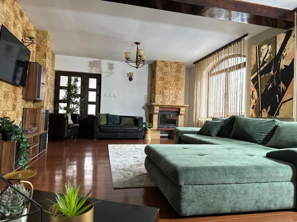 Communal lounge/ TV room, TV and multimedia, Living room, Seating area