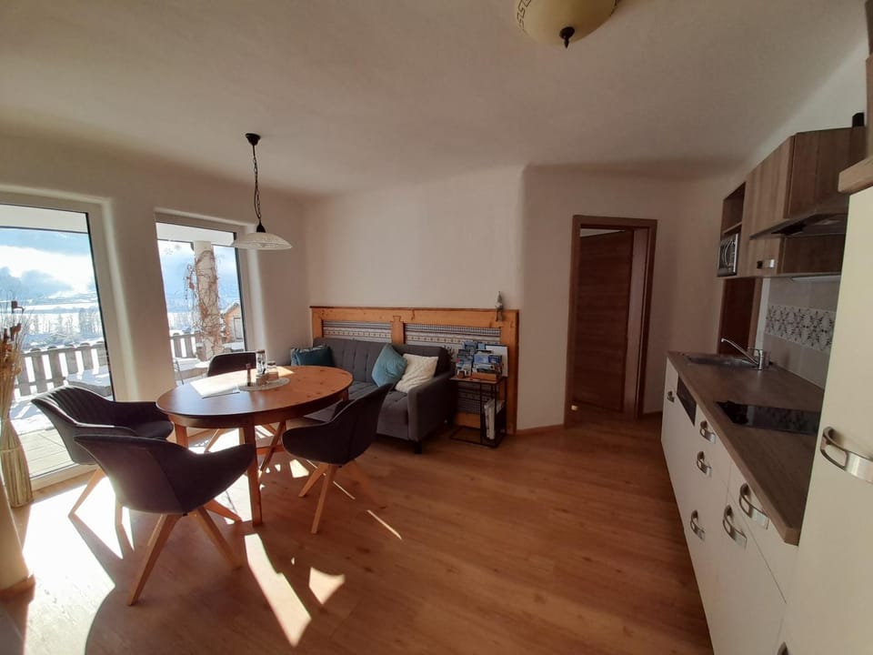 Seating area, kitchen