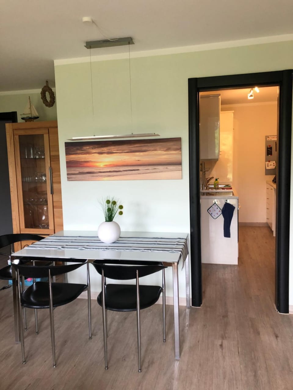 Kitchen or kitchenette, Dining area