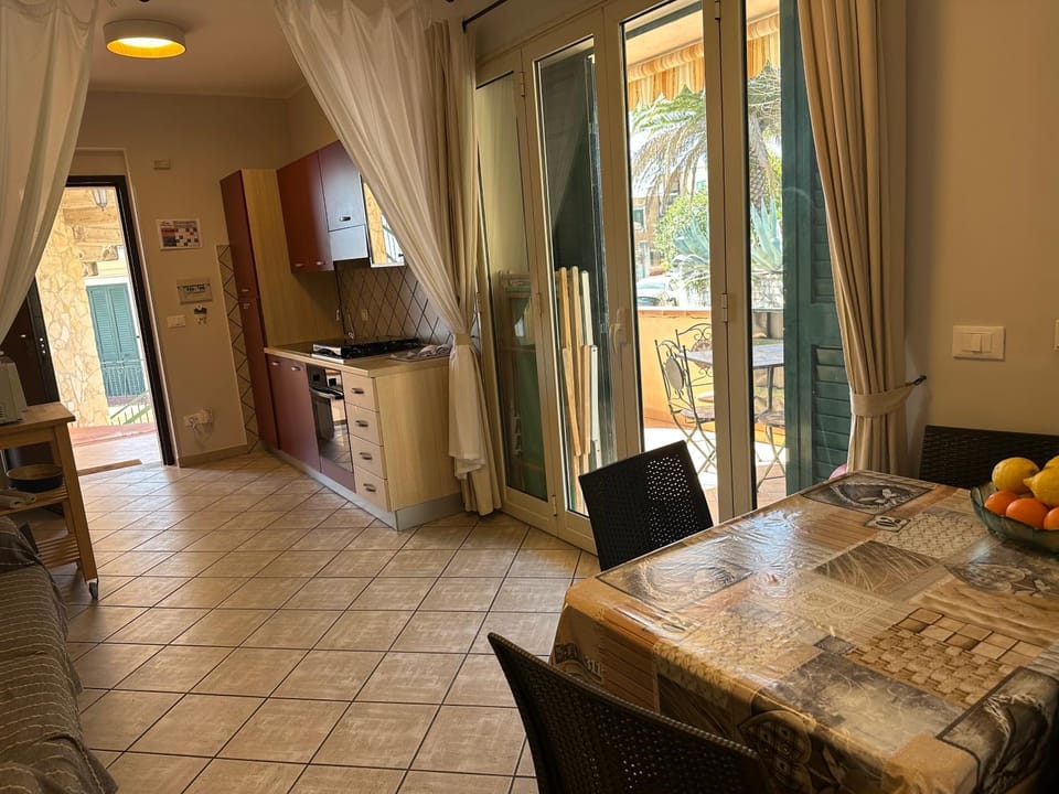 Kitchen or kitchenette, Living room, Seating area, Dining area, oven, stove